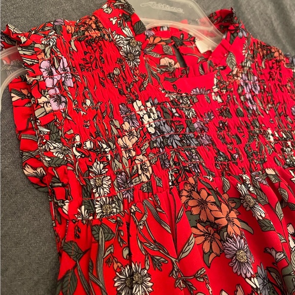 Red floral top - Picture 5 of 5